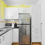Convenient Studio In Trendy Inner-City Suburb