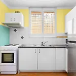 Convenient Studio In Trendy Inner-City Suburb