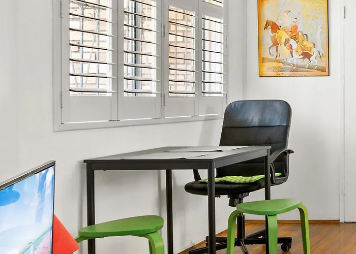 Convenient Studio In Trendy Inner-City Suburb