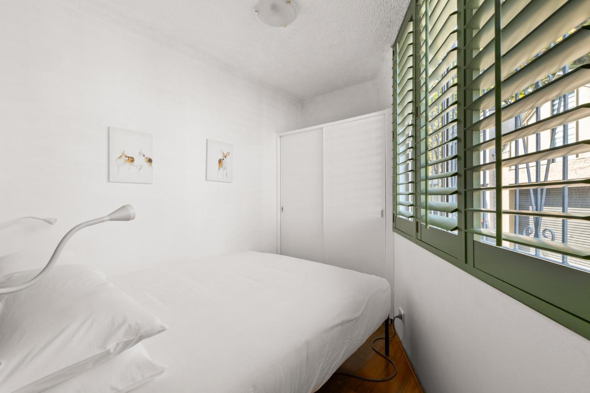 Convenient In Trendy Inner-city Suburb Apartment Sydney